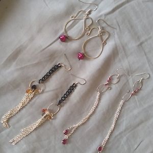 Bundle of fashion earrings.